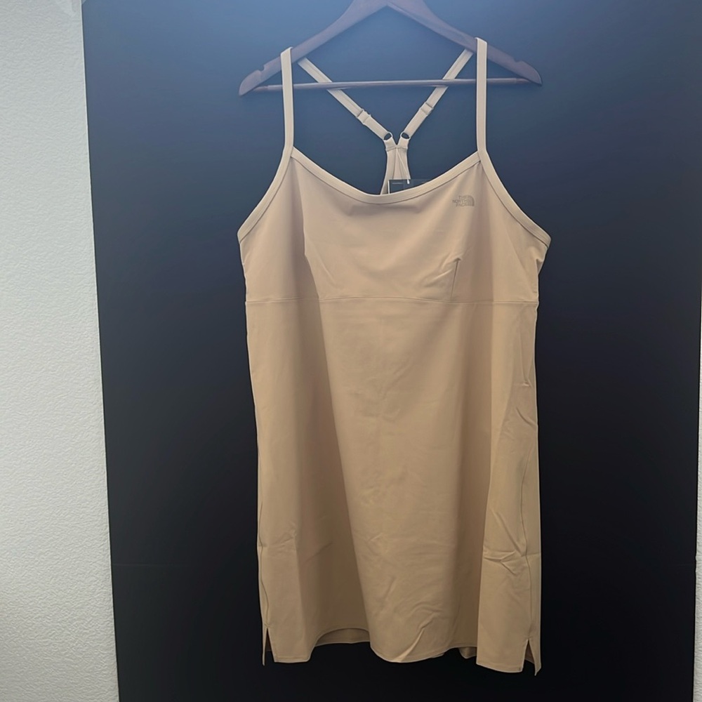 The North Face  Women’s Arque  Active  Dress  2X Khaki Stone